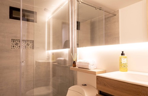 Manga Hotel | nuevo hotel casa boutique habitacion 105 aire tv minibar baño privado wifi
