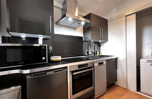 Sallertaine Cama Y Desayuno | Bedroom N° 1 (studio) with kitchen and bathroom at LA GLORIETTE DE L'ETANG