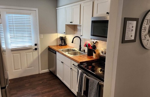 Jefferson City Apartamento | Bedroom TVs. 5 Min to Cherokee Lake & C-N Univ