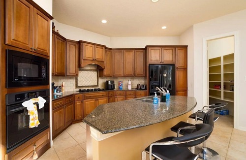 Cypress Casa | Bedroom with 3.5-Bathroom near Golf Course!