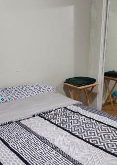 Mississauga Casa | Bedroom with double bed