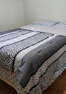 Mississauga Casa | Bedroom with double bed