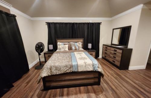 Clovis Casa | Bedroom with Private Bath/Closet & shared kitchen/laundry
