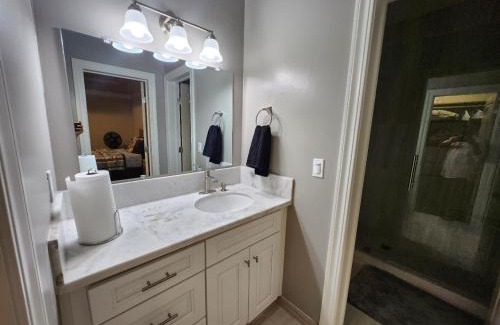 Clovis Casa | Bedroom with Private Bath/Closet & shared kitchen/laundry