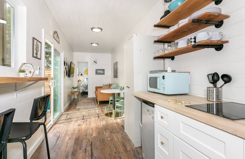 Fredericksburg Cabaña | Bee at the Hive, 1/1 | Private Hot Tub | Gas Fire Pit | Cornhole