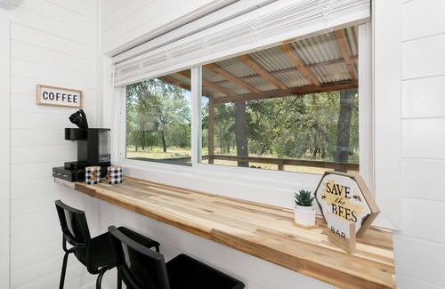 Fredericksburg Cabaña | Bee at the Hive, 1/1 | Private Hot Tub | Gas Fire Pit | Cornhole