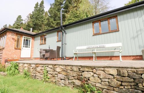 Castleton Casa | Bee Garth