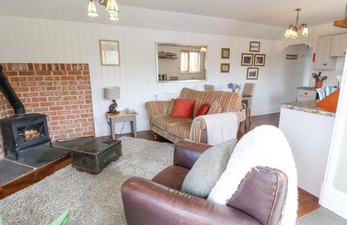 Castleton Casa | Bee Garth