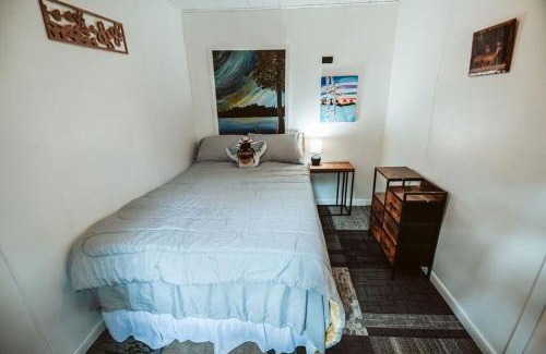 Arkdale Casa | Bee-happy rustic cabin