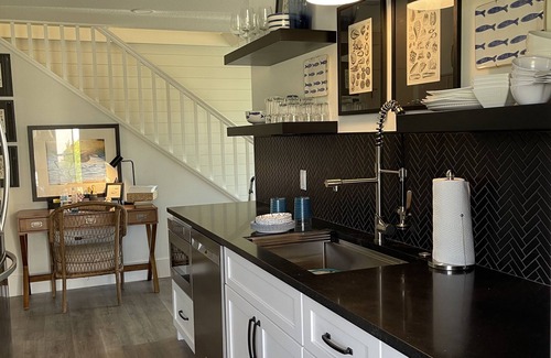 Lake Sarasota Cabaña | "Bee Keeper's Cottage" on private estate, new construction, close to everything!