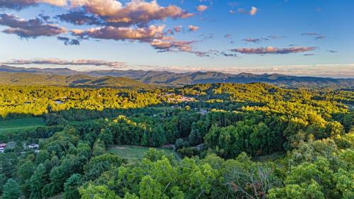 Mars Hill Otro | Bee Our Guest Mountain Top Glamping