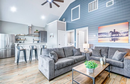 Port Bolivar Casa | Bee Ray's By the Seashore - a 2 bedroom, 2 bath home that sleeps 4.