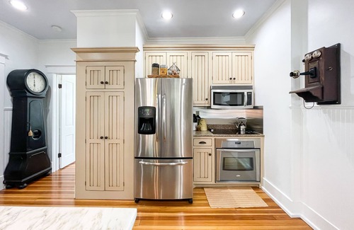 Washington Casa | Bee's Knees - Private Heated Pool and Hot Tub, Dog Friendly, Wineries