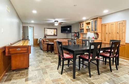 Washington Casa | Bee's Knees - Private Heated Pool and Hot Tub, Dog Friendly, Wineries