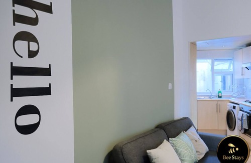 Haydock Casa | Bee Stays- Cooper House