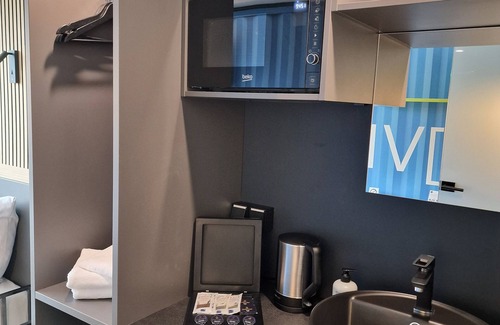 Region Hannover District Hotel | [BEE]VILLAGE MESSEHOTEL HANNOVER-LAATZEN.