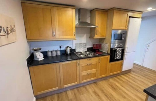Dronfield Cabaña | Beech Cottage, a luxury cottage with 5 bedrooms, sleeps 9, dogs very welcome