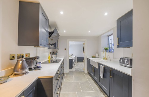 Evershot Cabaña | Beech House - sleeps 9 guests in 5 bedrooms
