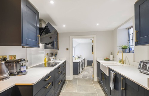 Evershot Cabaña | Beech House - sleeps 9 guests in 5 bedrooms