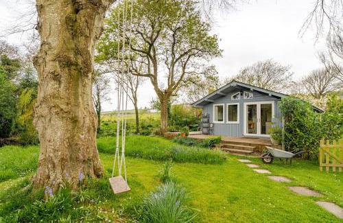 South Milton Casa | Beech Hut - a streamside family escape near Salcombe and Beaches