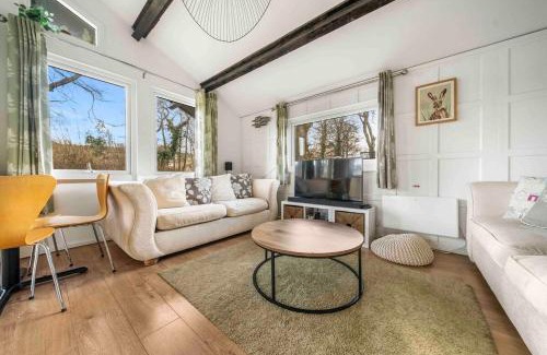 South Milton Casa | Beech Hut - a streamside family escape near Salcombe and Beaches