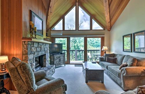 Beech Mountain Apartamento | Beech Mountain Condo with Balcony, Walk to Resort!