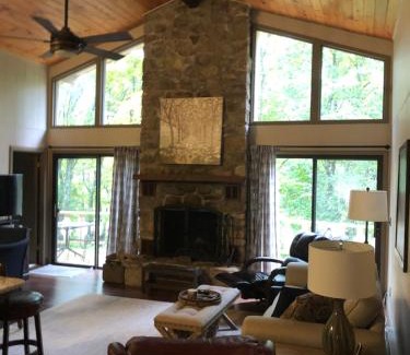 Beech Mountain Casa | Beech Mountain Swiss-style Chalet