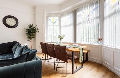 Bradford Apartamento | Beech Suite with 85 inch Cinema TV