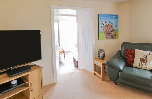 Troon Cabaña | BEECH TREE, pet friendly, with hot tub in Troon