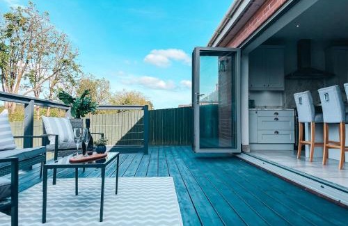 Newport Casa | Beechwood Park by Solace Stays