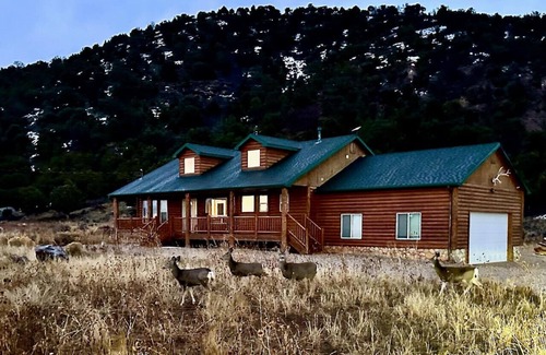 Parowan Cabina | Beehive Basecamp: Explore | Ski | Play | Memories