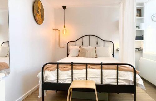 Torrensville Casa | Bees Knees Studio, 5 min to CBD, Adelaide Airport & Henley Beach