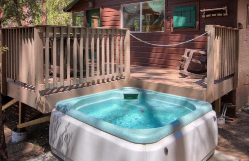 North Wawona Casa | Beetlebark Bungalow- Inside Yosemite w/hot tub EV charging cable