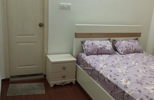 Banjara Hills Apartamento | Begin your adventure in the heart of the city from our chic spacious apartment