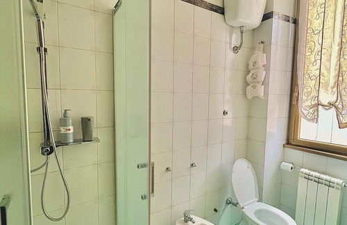 Quartiere XXIII Alessandrino Apartamento | BEGONIE HOUSE Spacious, bright and colorful apartment in Centocelle.