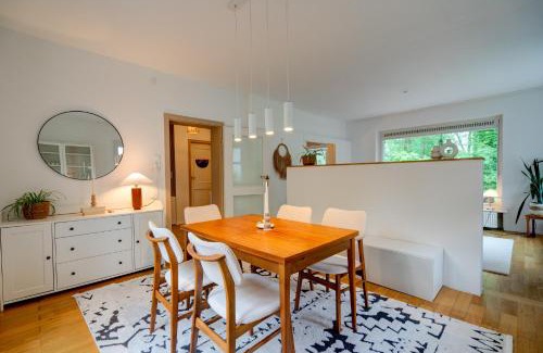 Bad Wilhelmshoehe Apartamento | Beheizter Whirlpool und Panoramafenster vom Bett ins Grüne!