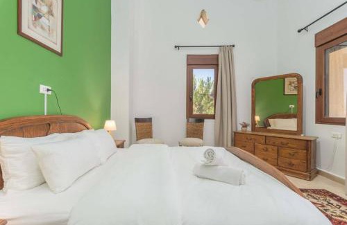 Duhur ash Shuwayr Casa | Beit Salima - 3 Bedroom House with Pool & Terrace