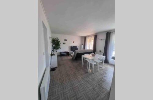 Le Beausset Apartamento | Bel appartement avec balcon et parking privé