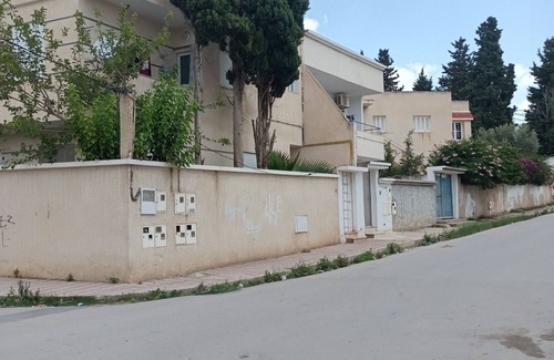 El Mourouj Apartamento | Bel Appartement Avec Terrasse vue Grandiose Proche du c/ Ville Tunis des Transp