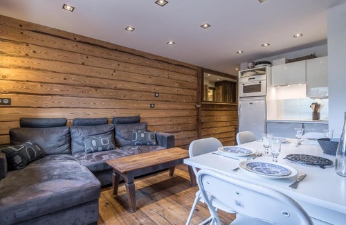 Meribel Centre Apartamento | Bel appartement avec terrasse à Méribel, 2 chambres, conciergerie incluse - FR-1-613-1
