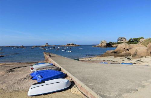 Tregastel Apartamento | Bel appartement avec WIFI à 200m plage, au centre de TREGASTEL - Réf 702