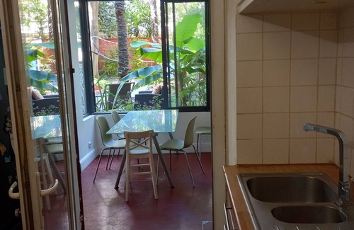 Perier Casa | Bel Appartement en Ville Avec Grand Jardin Privé et Très Bien Situé