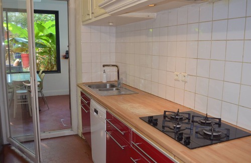 Perier Casa | Bel Appartement en Ville Avec Grand Jardin Privé et Très Bien Situé