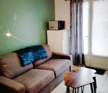Bernieres-sur-Mer Apartamento | Bel appartement avec jardin à 50m des plages du debarquement