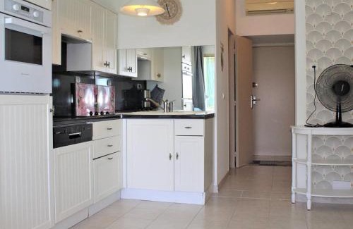 Villeneuve Loubet Beach Apartamento | Bel appartement 3 pièces avec terrasse et parking à Villeneuve-Loubet Plage - FR-1-252A-84
