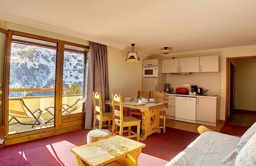 Les Menuires Apartamento | Bel appartement rénové 2 pièces proche des pistes avec balcon, sauna, hammam et WIFI - FR-1-344-145