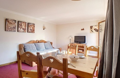 Les Menuires Apartamento | Bel appartement rénové 2 pièces proche des pistes avec balcon, sauna, hammam et WIFI - FR-1-344-145