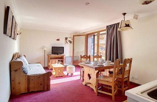 Les Menuires Apartamento | Bel appartement rénové 2 pièces proche des pistes avec balcon, sauna, hammam et WIFI - FR-1-344-145