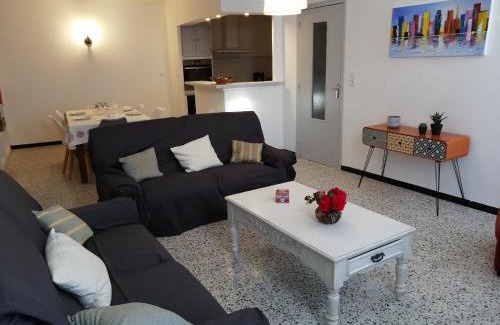 Uzes Apartamento | BEL APPARTEMENT SPACIEUX CENTRE VILLE UZES T3