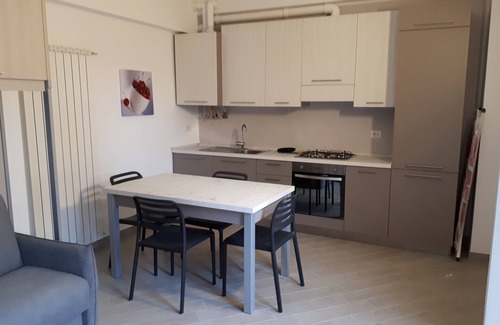 Aggregazione Rionale 9 Cama Y Desayuno | Bel Sorriso Varese - Dormire Felice Rooms & Apartments